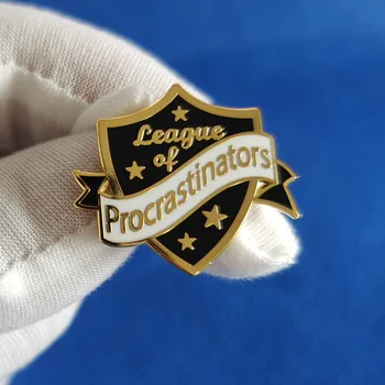 Liga procrastinators pin roztomilý koncept vybíjaný brošňa čierny štít odznak otáľania zber priateľ deti darčeky